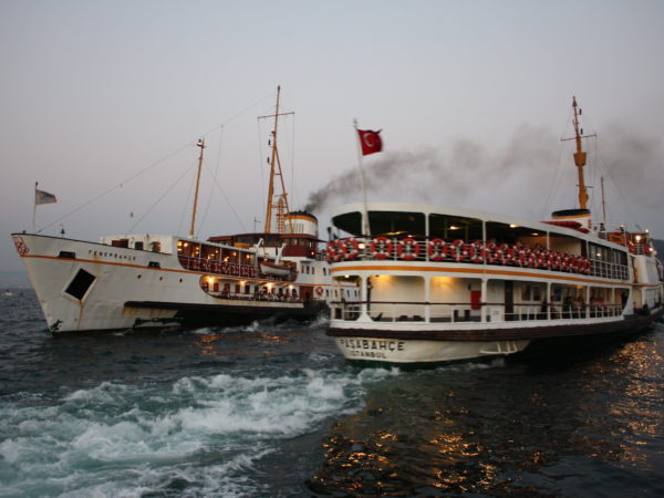 Ömür çiçek kadar narin, bir gün kadar kısa…