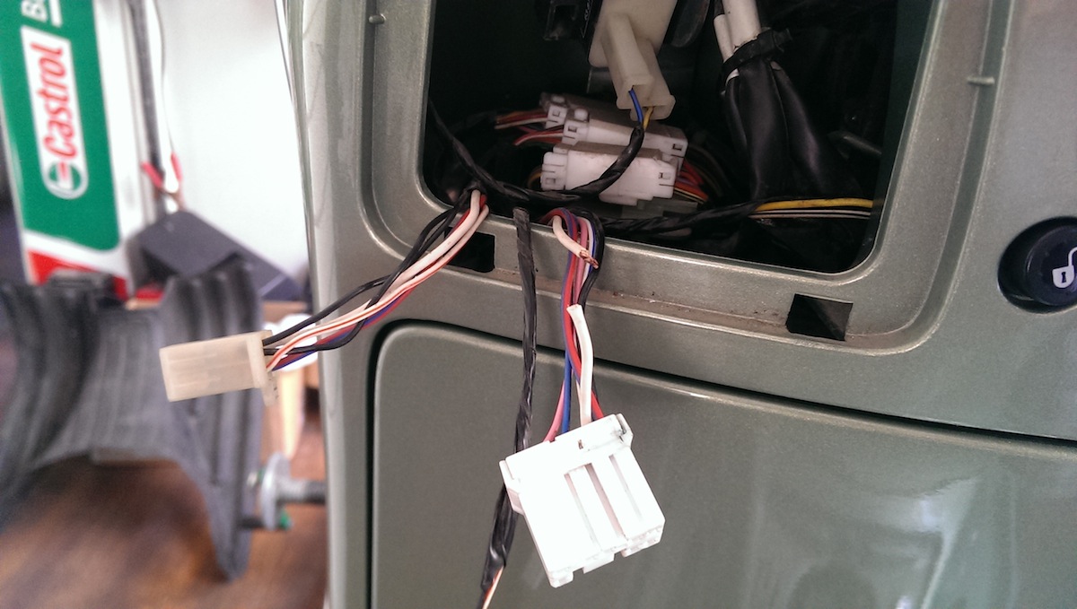 Bu port aynı zamanda servis bilgisayarına bağlantı yapmak için de kullanılıyor.