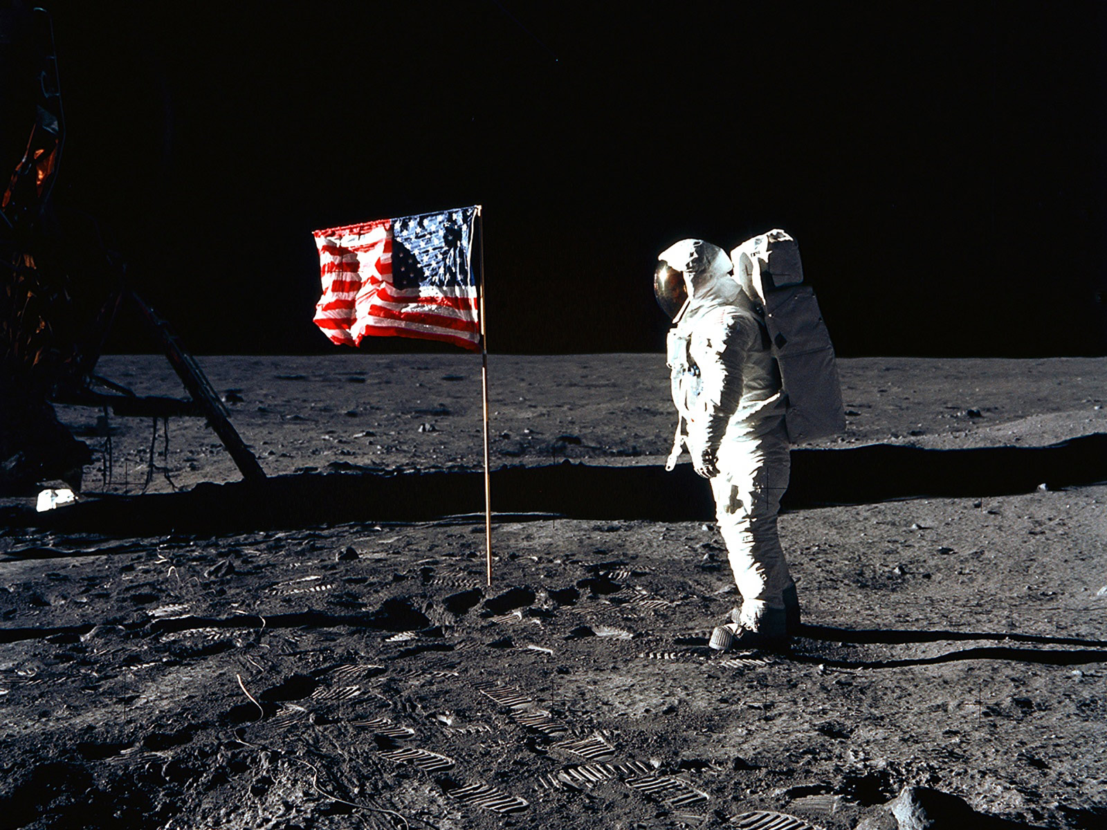 us-flag-on-moon-apollo-11-lt-space-lt-life-lt-desktop