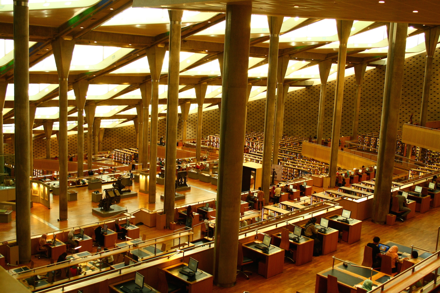Mısır'ın başkenti Kahire'de hizmet veren bugünkü İskenderiye Kütüphanesi'nden bir kesit.